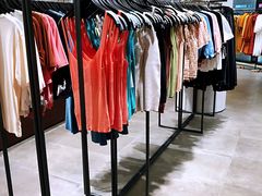 -URBAN REVIVO(高德置地广场·春广场店)