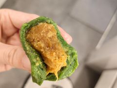 艾叶咸蛋黄肉松青团-王家沙点心店(南京西路总店)