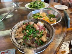 排骨腊味煲仔饭-关氏饮食店