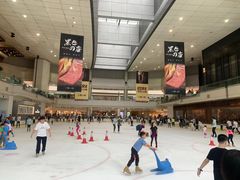 -冰纷万象滑冰场(深圳万象城店)