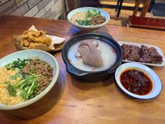 -爆炸头阿姨小四川正宗川味小吃(无任何分店)