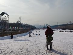 -采薇庄园四季滑雪场