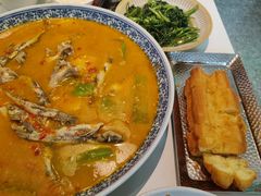 黄贡椒宣辣三角峰配脆爽大油条-听香·678茶铺(猛追湾店)