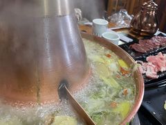 -果松木炭酸菜铜火锅·外婆参鸡汤