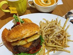 27&nbsp;牛肉汉堡-HELLO 27 意面·沙拉·帕尼尼