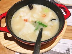 酸汤嫩鱼片-小大董·烤鸭(凤凰汇店)