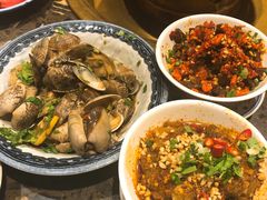 -沪小二炭火蛙锅(淮海中路美食不夜城店)