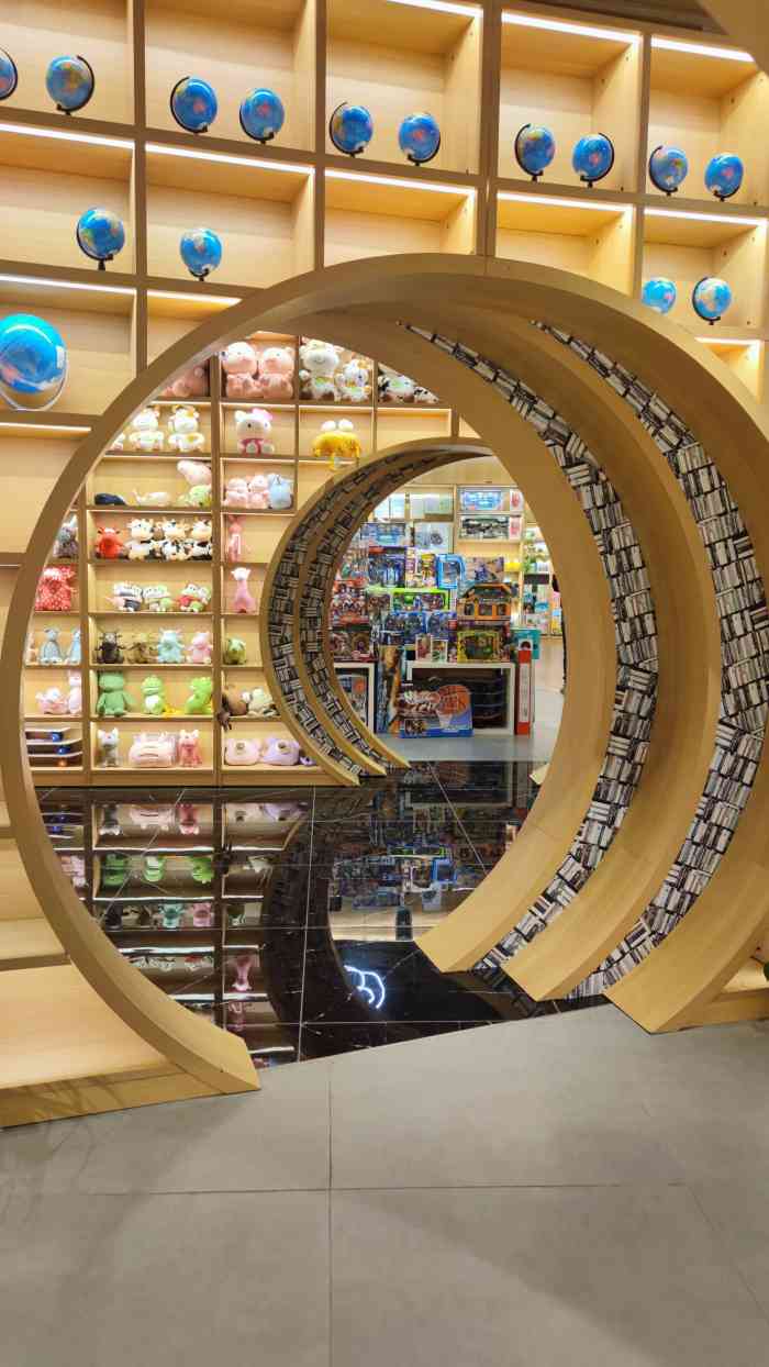 文海书店-"这个书店应该是主打学生的,他有很多教辅类.