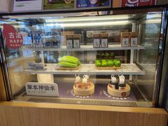 面包甜点陈列柜-炖物24章·顺时轻养茶(黄龙店)