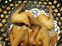金牌盐焗乳鸽-粤港餐厅(禹州商业广场店)