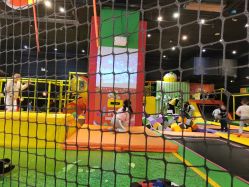 -蹦蹦跳跳(新奥购物中心店)