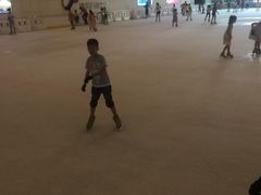 -冰纷万象滑冰场(赣州华润万象城店)