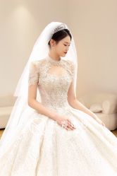 -曼青婚纱礼服馆