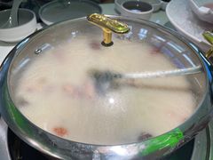 -洪氏嗨捞·广东猪肚鸡·椰子鸡火锅(西咸万象城店)