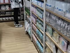 -名创优品(北京新中关购物中心地铁层店)