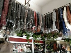 -京伟修鞋洗鞋奢侈品皮具护理店