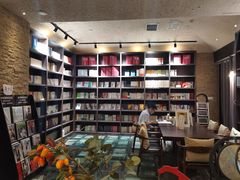 -钟书阁(松江泰晤士小镇店)