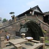 4块钱一块，用料很足，大家排队购买