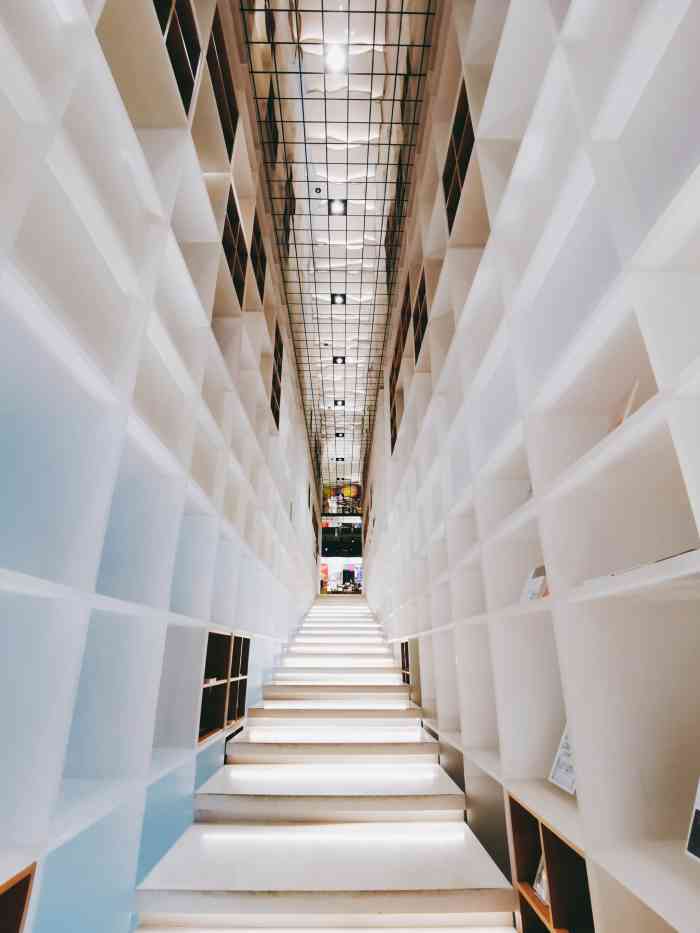 奇点书集-"门店环境:两个字,惊艳,我本来是和朋友去."-大众点评移动版