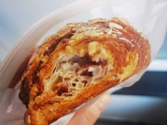 树莓杏仁羊角-OUR Bakery(三里屯太古里店)