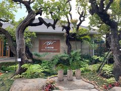 -Chom Cafe and Restaurant