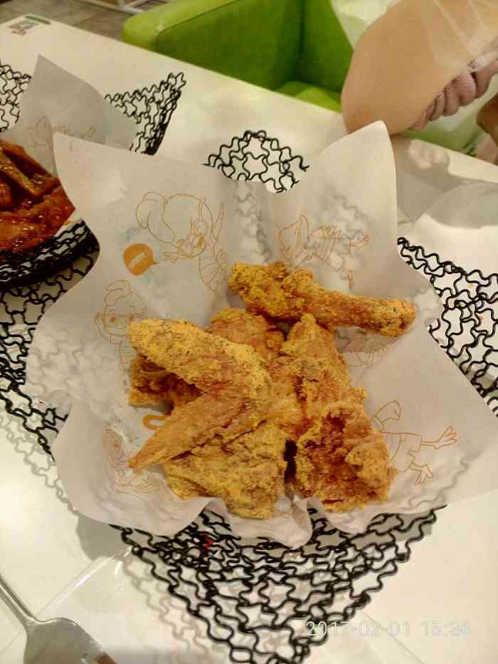 twoowt炸鸡(汇一城店)-"之前在厚街凤山公园的山顶店吃过可是没多.