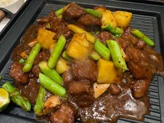 黑椒铁板凤梨牛肉粒-眉州东坡·熊猫主题餐厅(枫蓝店)