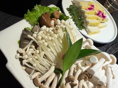 -大匠工房古船木艺术餐厅·猪肚鸡专门店(长白仙岛店)