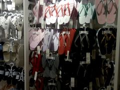 -名创优品(北京新中关购物中心地铁层店)
