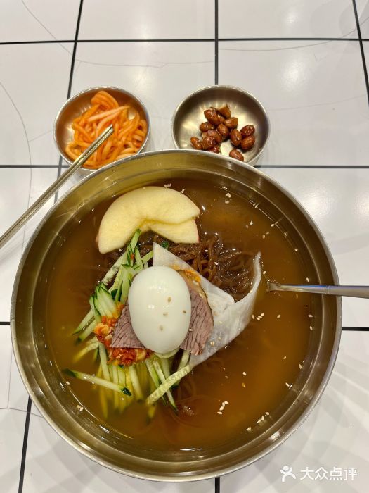 厚有蛋·朝鲜族现压牛肉冷面现压荞麦牛肉冷面图片