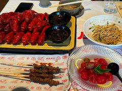 -肥肥虾庄·金牌油焖大虾(汉街SKP店)