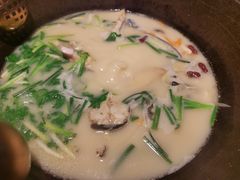 -咕嘟草帽鱼·牛奶一样的鲜鱼汤(天鹅湖万达广场店)
