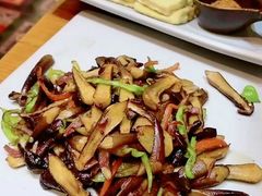 皱皮椒炒黑鸡枞-云海肴·云南小炒·汽锅鸡(天津国金汇店)