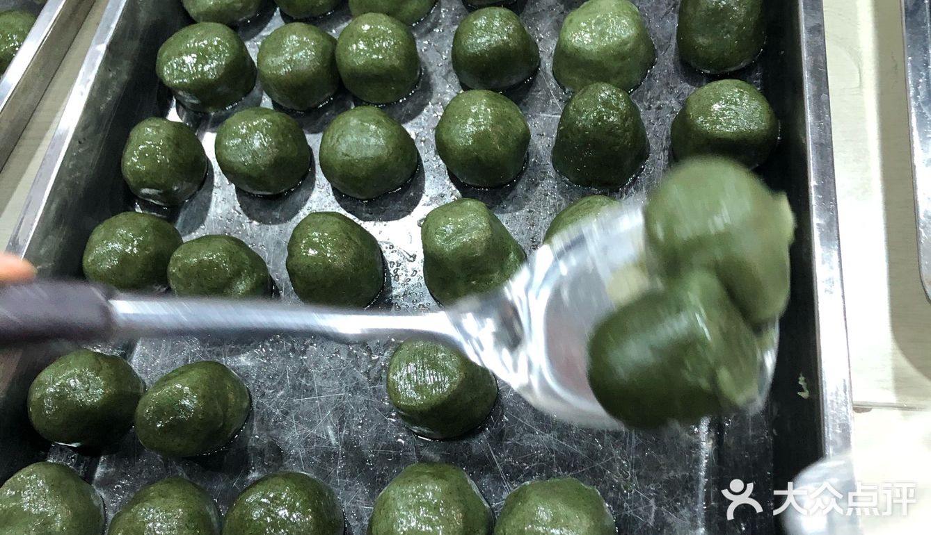  弘扬传统文化，学做青团｡