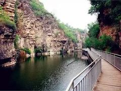 -大平台龙居瀑布旅游区