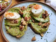 牛油果煮蛋吐司-RAC BAR(安福路店)