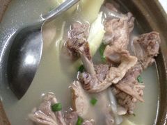 馄饨老鸭煲-老品芳