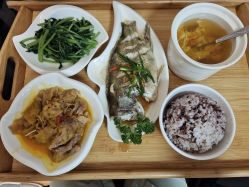 -卓玥国际月子会所(罗山路店)