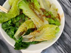 白灼生菜加牛腩汁-竹园竹升面(西关总店)