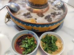 -毛辣果·贵州红酸汤牛肉火锅(西单店)
