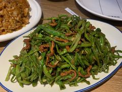 鲜豆角丝炒肉-姥姥家春饼店(佳亿时尚广场店)