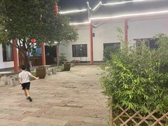 -何乡别院·中式农庄(姑婆山大道店)