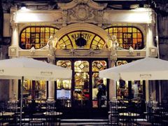 -Majestic Café
