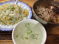 -鸿浩扒猪脚米线