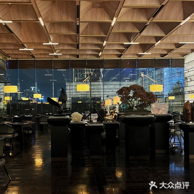 坐拥上海外滩270度夜景的高颜值餐厅🍴