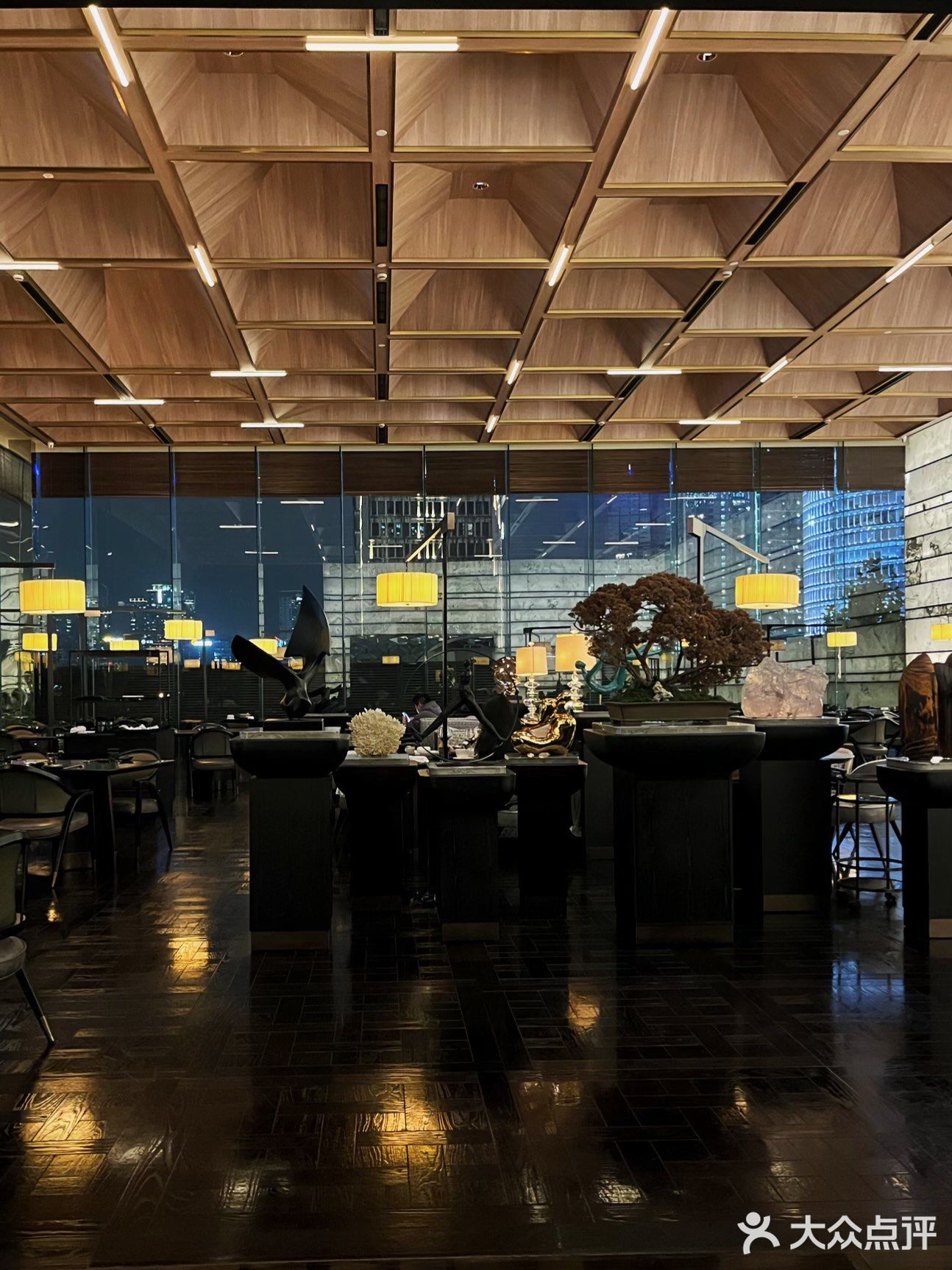 坐拥上海外滩270度夜景的高颜值餐厅🍴