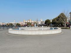 -奕欧来上海购物村停车场