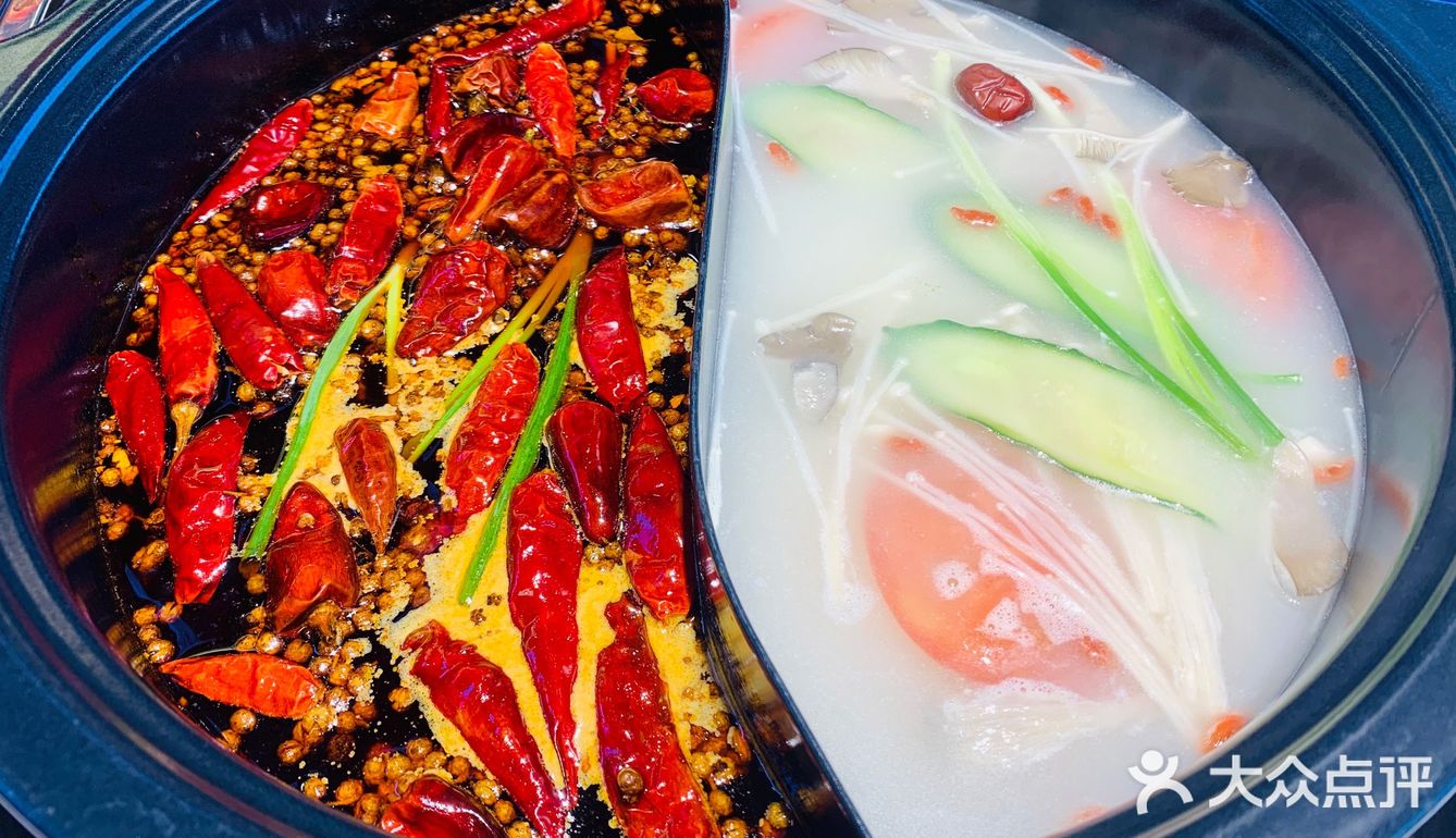 不太能吃辣锅底选的微辣很适合我 就是不太香 只是辣和麻