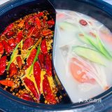 不太能吃辣锅底选的微辣很适合我 就是不太香 只是辣和麻