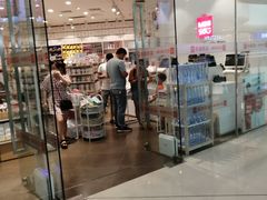 -名创优品(广州萝岗万达广场店)